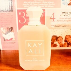 HUDA BEAUTY Kayali Yum Boujee Marshmallow Perfume Bottle - Cream